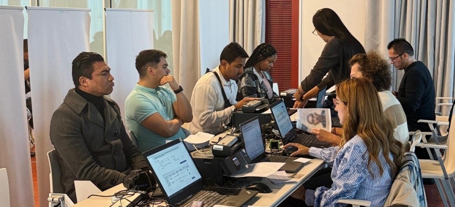 Consulado de Colombia en Madrid destaca la articulación ejemplar con la comunidad colombiana durante la jornada móvil en Galicia 