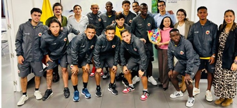 Consulado de Colombia en Madrid recibió a jóvenes futbolistas que nos representarán en la Copa Mundial de Minifútbol Sub23 