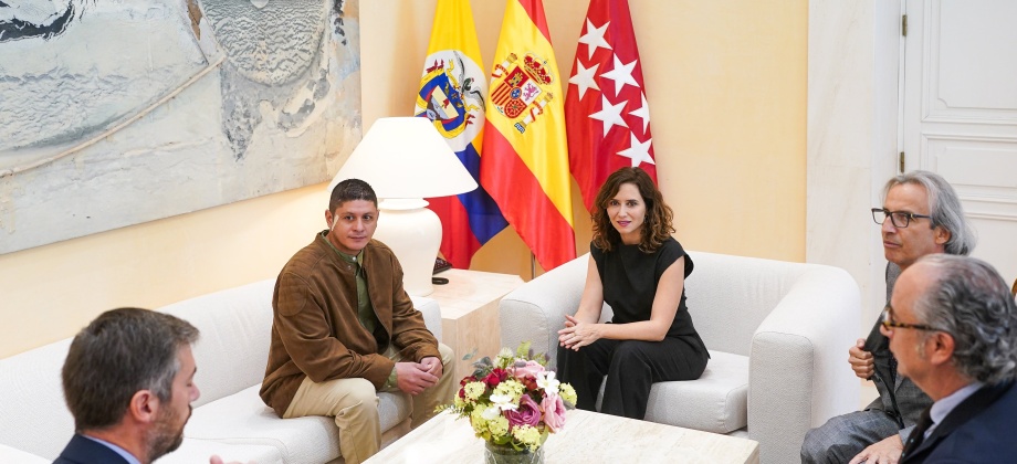El Cónsul General de Colombia en Madrid participó de la audiencia de reconocimiento hecha por la presidente del Ayuntamiento, Isabel Diaz Ayuso a un connacional