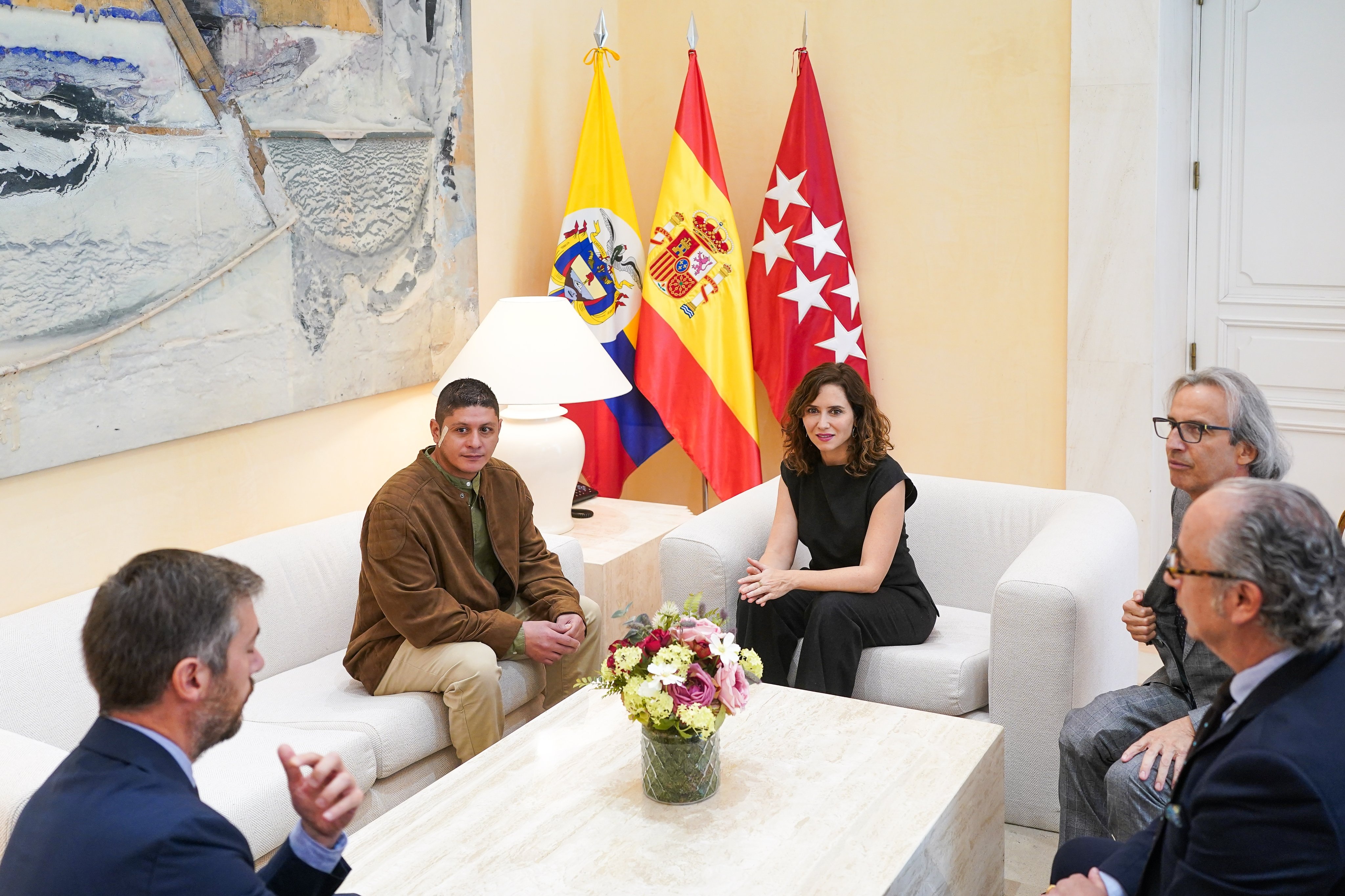 El Cónsul General de Colombia en Madrid participó de la audiencia de reconocimiento hecha por la presidente del Ayuntamiento, Isabel Diaz Ayuso a un connacional