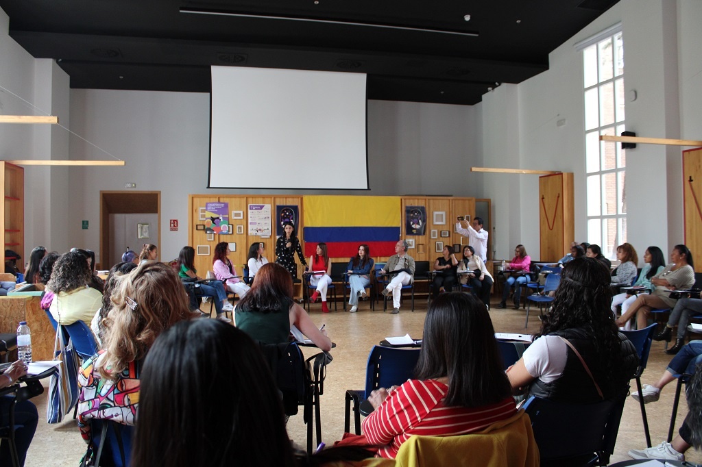 El Consulado de Colombia en Madrid acompaña la Mesa de Trabajo de Mujeres en conmemoración del 8M