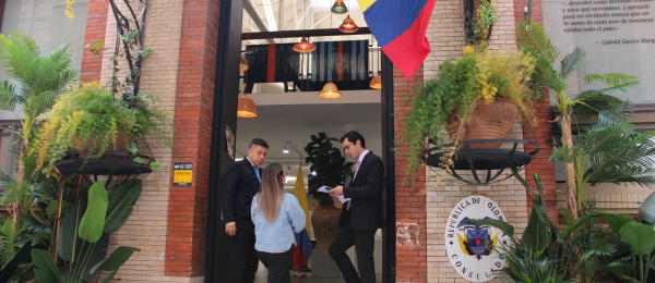 Consulado de Colombia en Madrid refuerza su compromiso ante la crisis eléctrica en Europa Occidental